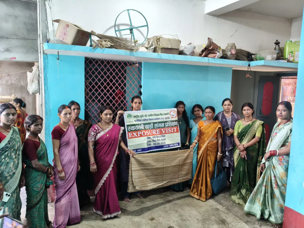 भगैया के रेशम उद्योग से रूबरू हुईं महिलाएं, स्वावलंबन की ओर बढ़ाए कदम