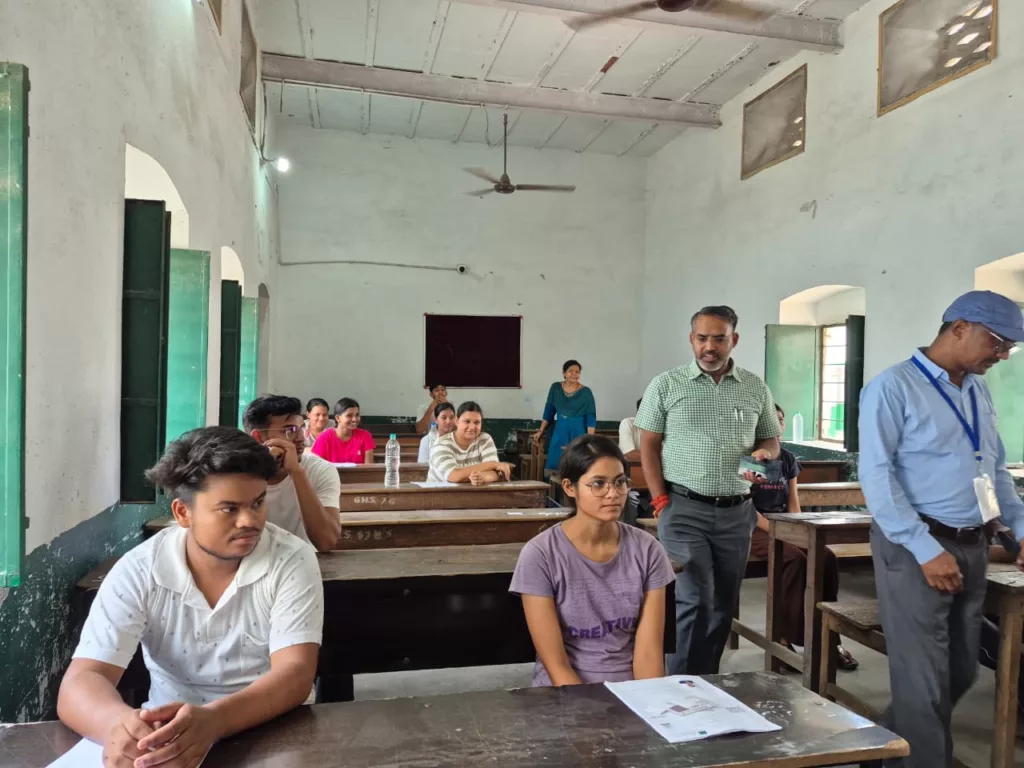 NEET-UG 2026 के सफल, निष्पक्ष एवं कदाचारमुक्त संचालन को लेकर डीसी -एसपी ने किया परीक्षा के दौरान विभिन्न परीक्षा केंद्रों का औचक निरीक्षण
