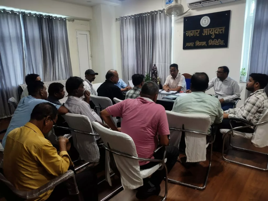 नगर निगम क्षेत्र की स्वच्छता व्यवस्था होगी और सुदृढ़, नगर आयुक्त विजय सिंह बीरूआ ने अधिकारियों को दिए सख्त निर्देश