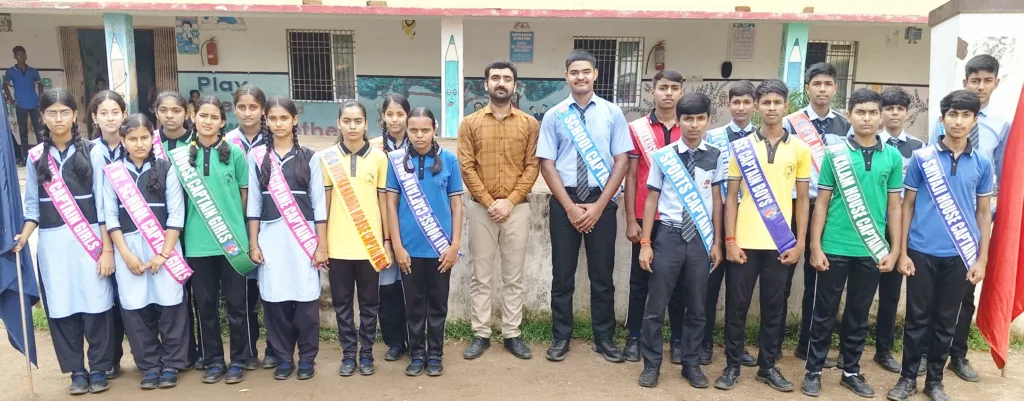 वेव इंटरनेशनल स्कूल में अलंकरण समारोह पर छात्राओं को पढ़ाया अनुशासन का पाठ