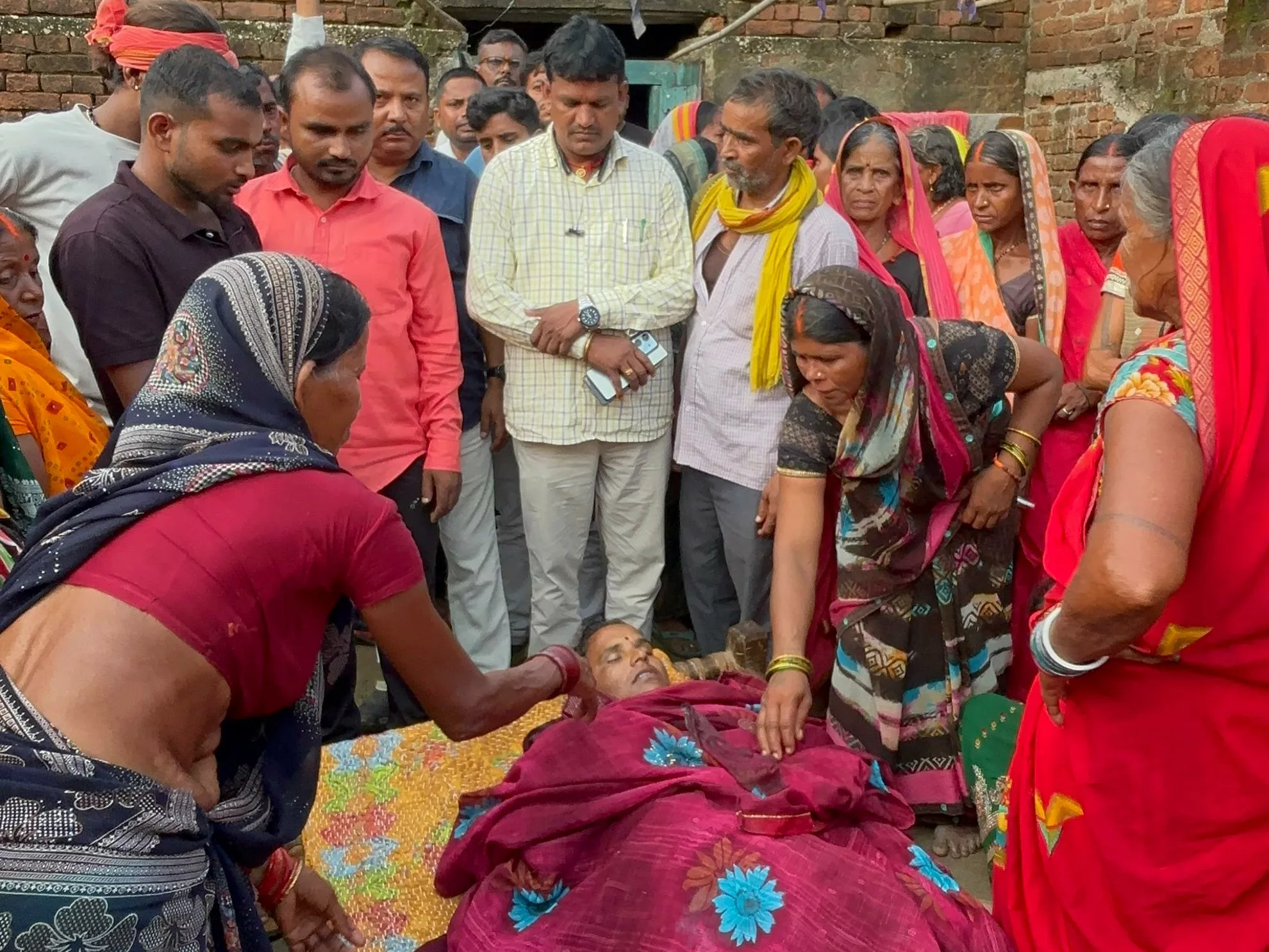 वज्रपात का कहर: जमुआ के कटहरियाटांड़ में मातम, वज्रपात ने छीनी चार बच्चों के सिर से मां का साया